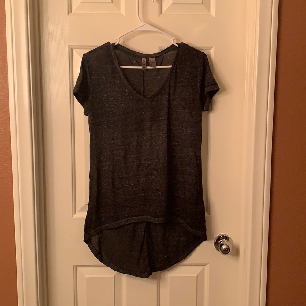 Divided Women’s Washed Black Shirt Sleeve V neck tee. Longer on the back Size XS